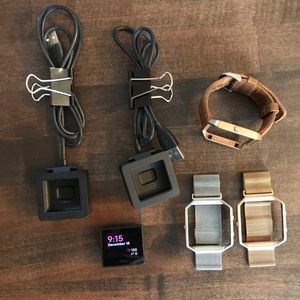 Fitbit Blaze, 3 wristbands, 2 chargers